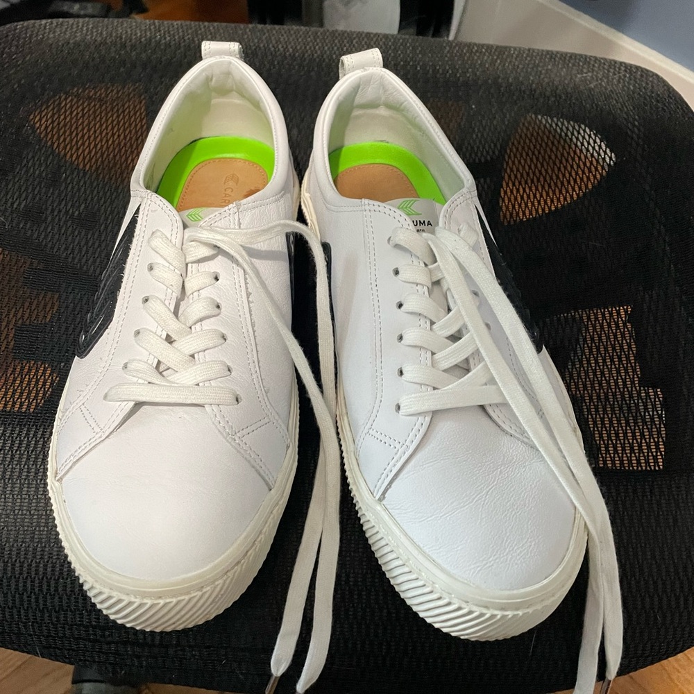 Cariuma Mens white leather sneakers with black trim, men’s size 12, gently worn